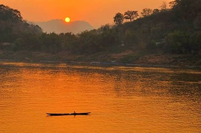Mekong River Sunset in Laung Prabang.jpg